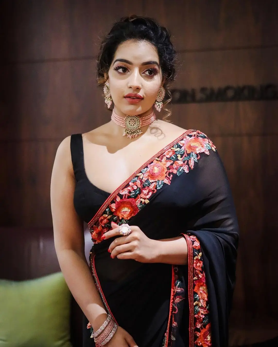 malayalam actress malavika menon in black saree sleeveless blouse